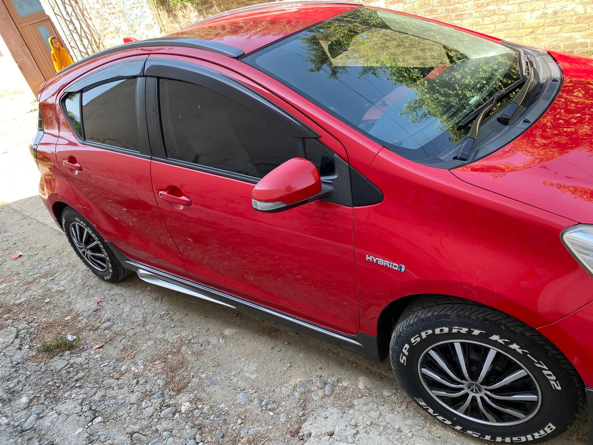 Photo view of 2015 Toyota Aqua