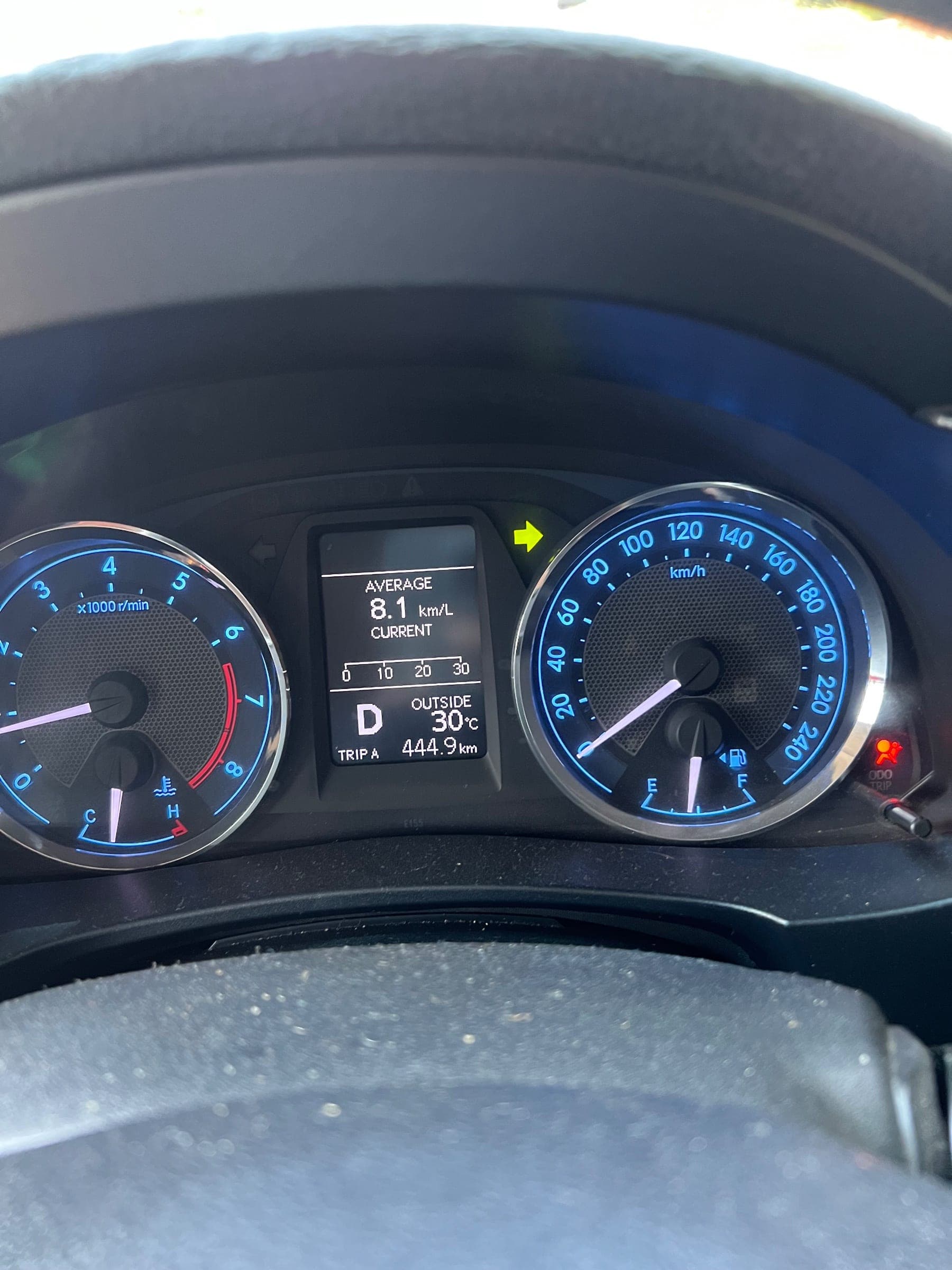 Photo view of 2014 Toyota Corolla Altis 1.6