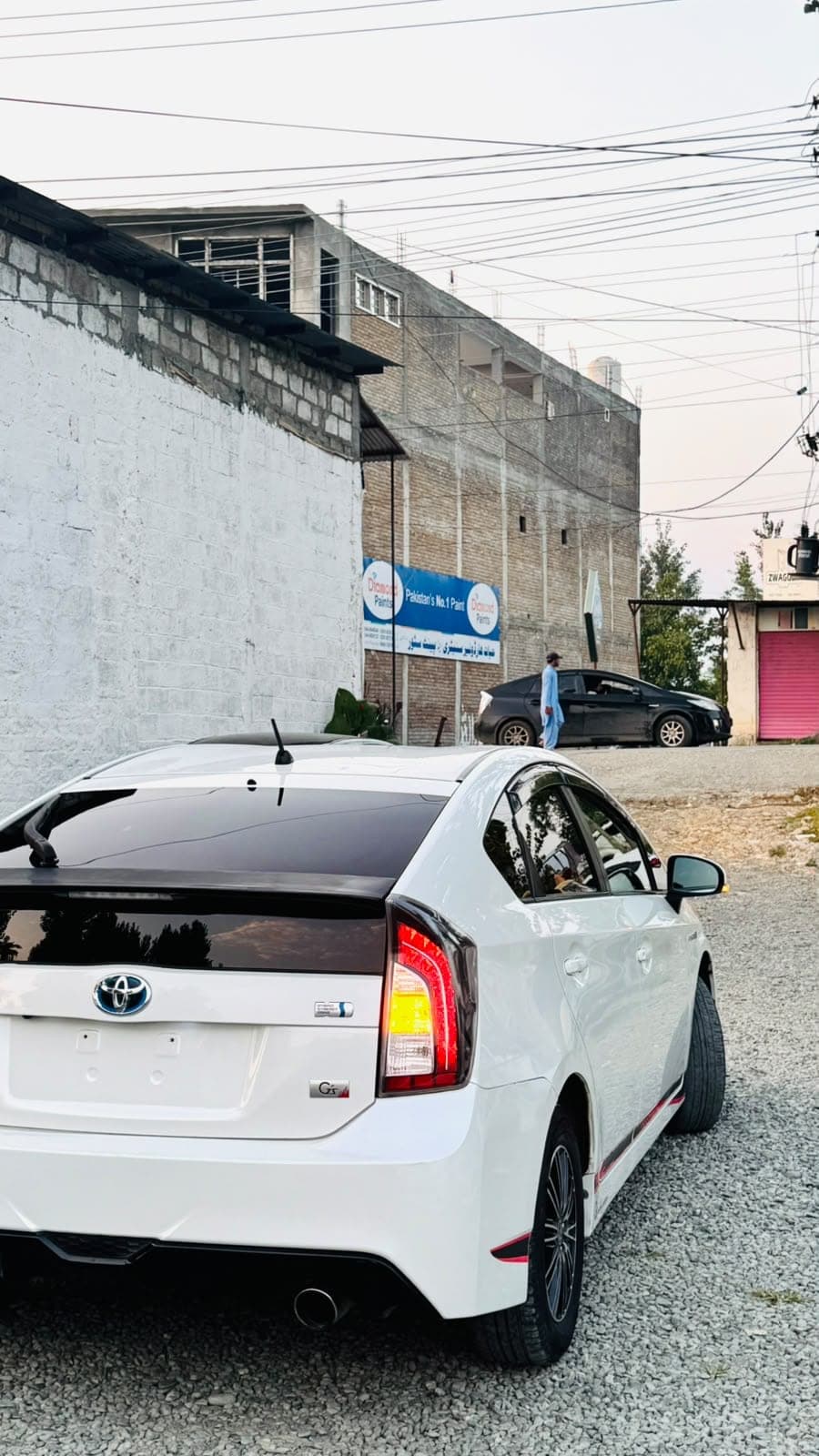 Photo view of 2013 Toyota Prius S 1.8
